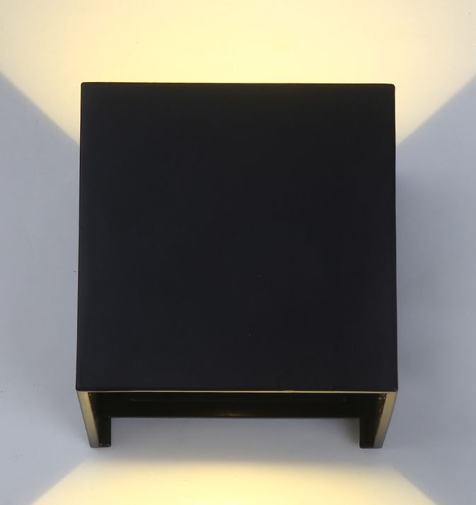 Cubanoe Wall Lamp - black