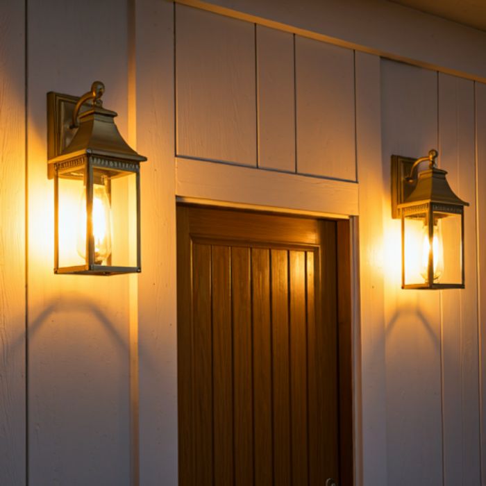 Traditional and Colonial Homes Entryway Wall Lights 